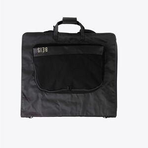 NWT Beis garment bag